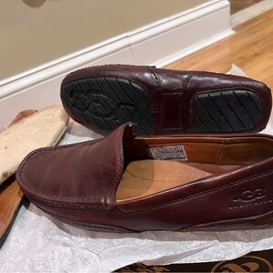 Men’s UGG Brown Leather Slip-on Loafers w/Interchangeable Sherpa Insole Size 9.0